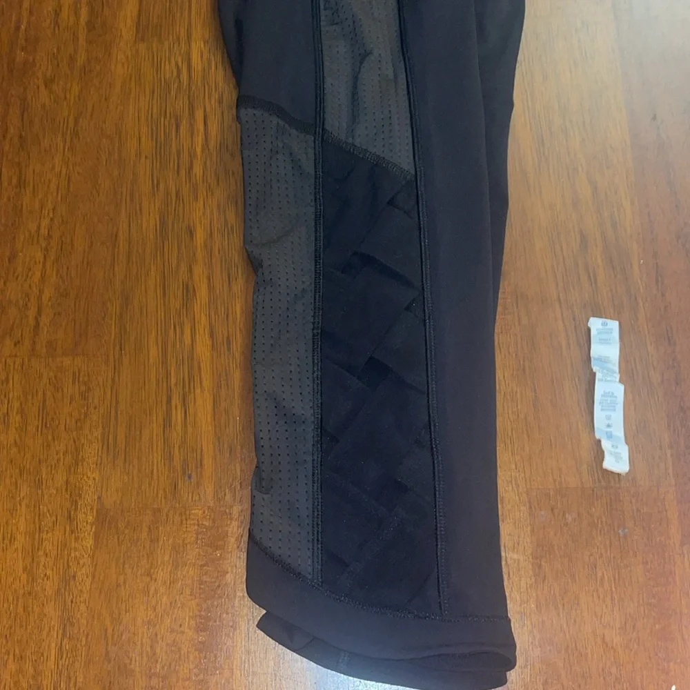 Lululemon Black Capri Mesh Criss Cross Leggings. Size 8.